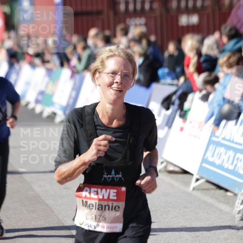 03.10.2025 - Köhlbrandbrückenlauf Jannik Wohlers http://msf.ph/oto/9092704 03.10.2025 13:20:05 Ziel 4433, 4721, 5037, 5175, 5328, 5456, 5481, 5656, 5657, 5658, 6414, 6567, 6568, 6589, 6649 meine-sportfotos.de