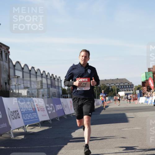 03.10.2025 - Köhlbrandbrückenlauf Jannik Wohlers http://msf.ph/oto/9092708 03.10.2025 12:54:18 Ziel 4598 meine-sportfotos.de