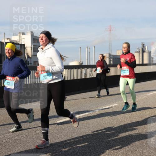 03.10.2025 - Köhlbrandbrückenlauf Lena Gebhardt http://msf.ph/oto/9092714 03.10.2025 10:08:27 Position 2 3745, 3746 meine-sportfotos.de