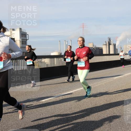 03.10.2025 - Köhlbrandbrückenlauf Lena Gebhardt http://msf.ph/oto/9092721 03.10.2025 10:08:27 Position 2 745, 5, 3746, 2086 meine-sportfotos.de