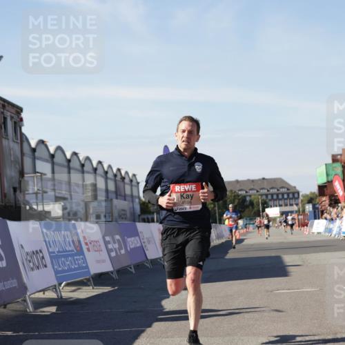 03.10.2025 - Köhlbrandbrückenlauf Jannik Wohlers http://msf.ph/oto/9092727 03.10.2025 12:54:18 Ziel 4598 meine-sportfotos.de
