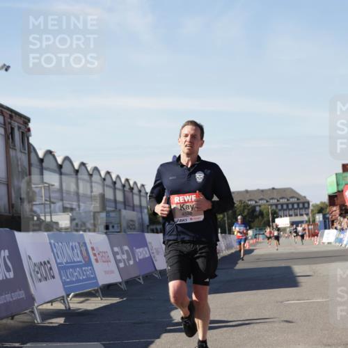 03.10.2025 - Köhlbrandbrückenlauf Jannik Wohlers http://msf.ph/oto/9092743 03.10.2025 12:54:18 Ziel 4598 meine-sportfotos.de