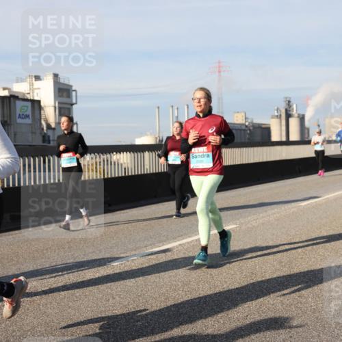 03.10.2025 - Köhlbrandbrückenlauf Lena Gebhardt http://msf.ph/oto/9092748 03.10.2025 10:08:27 Position 2 3746, 2086 meine-sportfotos.de