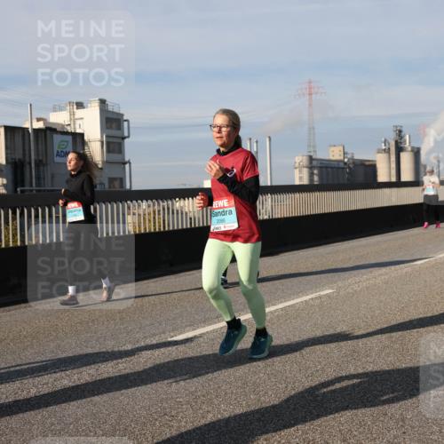 03.10.2025 - Köhlbrandbrückenlauf Lena Gebhardt http://msf.ph/oto/9092755 03.10.2025 10:08:28 Position 2 2086 meine-sportfotos.de