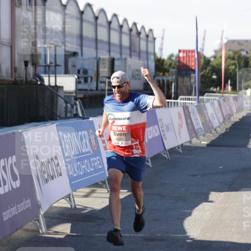 03.10.2025 - Köhlbrandbrückenlauf Jannik Wohlers http://msf.ph/oto/9092784 03.10.2025 12:54:25 Ziel 4023, 4598 meine-sportfotos.de