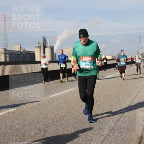 03.10.2025 - Köhlbrandbrückenlauf Lena Gebhardt http://msf.ph/oto/9092789 03.10.2025 10:08:28 Position 2 3045 meine-sportfotos.de