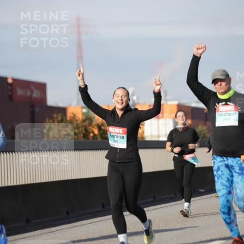 03.10.2025 - Köhlbrandbrückenlauf Jannik Wohlers http://msf.ph/oto/9092793 03.10.2025 10:11:53 Position 3 2462, 2463 meine-sportfotos.de