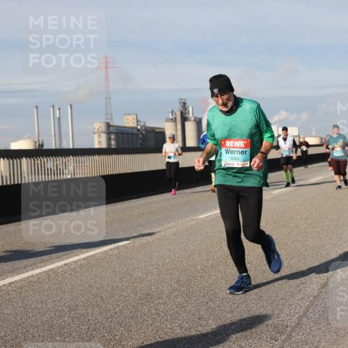 03.10.2025 - Köhlbrandbrückenlauf Lena Gebhardt http://msf.ph/oto/9092808 03.10.2025 10:08:29 Position 2 3045 meine-sportfotos.de