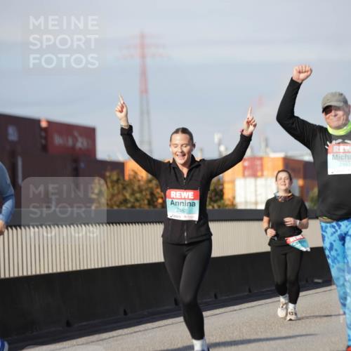 03.10.2025 - Köhlbrandbrückenlauf Jannik Wohlers http://msf.ph/oto/9092810 03.10.2025 10:11:53 Position 3 2462, 2463 meine-sportfotos.de