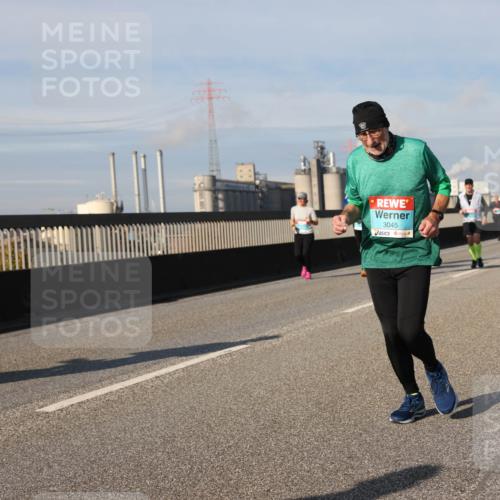 03.10.2025 - Köhlbrandbrückenlauf Lena Gebhardt http://msf.ph/oto/9092817 03.10.2025 10:08:29 Position 2 3045 meine-sportfotos.de