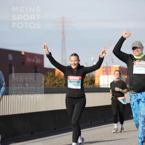 03.10.2025 - Köhlbrandbrückenlauf Jannik Wohlers http://msf.ph/oto/9092826 03.10.2025 10:11:53 Position 3 2462, 2463 meine-sportfotos.de