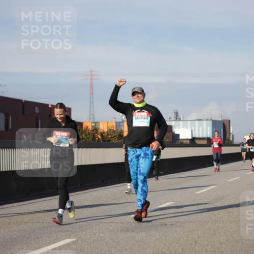 03.10.2025 - Köhlbrandbrückenlauf Jannik Wohlers http://msf.ph/oto/9092862 03.10.2025 10:11:54 Position 3 17, 2463 meine-sportfotos.de