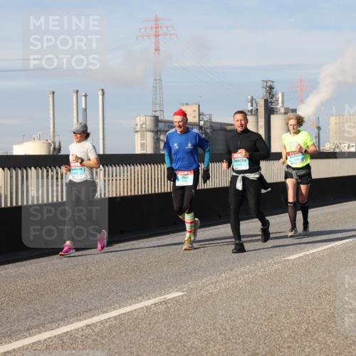 03.10.2025 - Köhlbrandbrückenlauf Lena Gebhardt http://msf.ph/oto/9092870 03.10.2025 10:08:31 Position 2 2343, 3510, 2342 meine-sportfotos.de