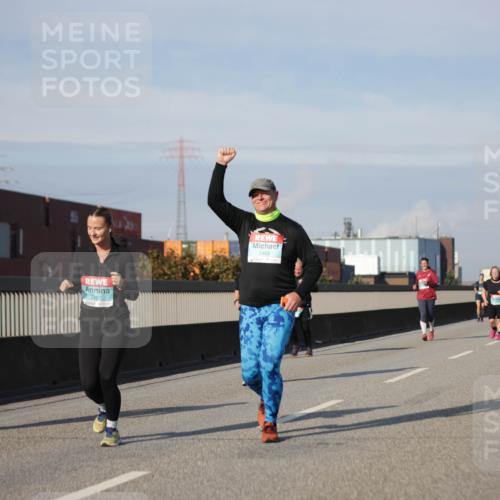 03.10.2025 - Köhlbrandbrückenlauf Jannik Wohlers http://msf.ph/oto/9092877 03.10.2025 10:11:54 Position 3 2462, 2463 meine-sportfotos.de