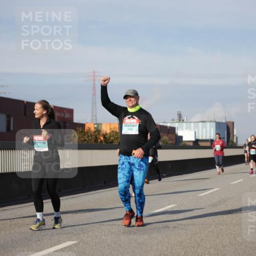 03.10.2025 - Köhlbrandbrückenlauf Jannik Wohlers http://msf.ph/oto/9092895 03.10.2025 10:11:54 Position 3 2463 meine-sportfotos.de