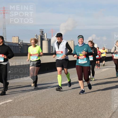 03.10.2025 - Köhlbrandbrückenlauf Lena Gebhardt http://msf.ph/oto/9092898 03.10.2025 10:08:32 Position 2 3510, 2342, 3292, 3293, 1700 meine-sportfotos.de