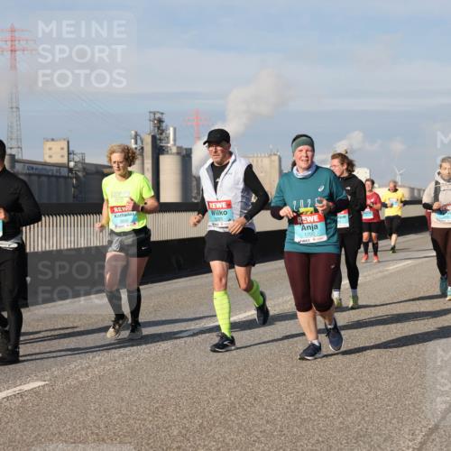 03.10.2025 - Köhlbrandbrückenlauf Lena Gebhardt http://msf.ph/oto/9092909 03.10.2025 10:08:32 Position 2 3510, 2342, 3292, 3293, 1700 meine-sportfotos.de