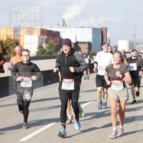 03.10.2025 - Köhlbrandbrückenlauf Jannik Wohlers http://msf.ph/oto/9092912 03.10.2025 10:00:16 Position 3 1551, 1634, 2750, 2499 meine-sportfotos.de