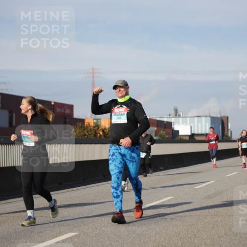 03.10.2025 - Köhlbrandbrückenlauf Jannik Wohlers http://msf.ph/oto/9092914 03.10.2025 10:11:54 Position 3 2463 meine-sportfotos.de