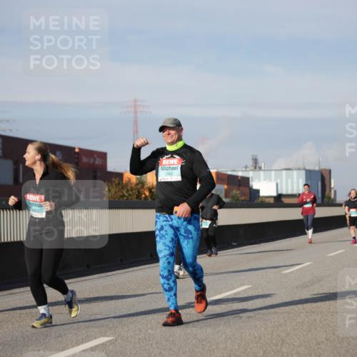 03.10.2025 - Köhlbrandbrückenlauf Jannik Wohlers http://msf.ph/oto/9092918 03.10.2025 10:11:54 Position 3 62, 2463 meine-sportfotos.de