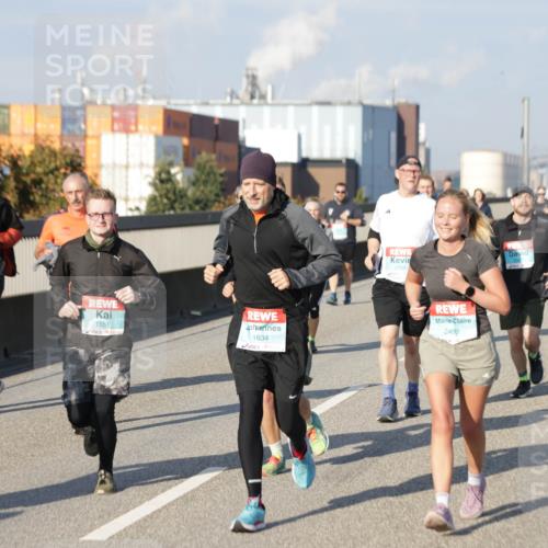 03.10.2025 - Köhlbrandbrückenlauf Jannik Wohlers http://msf.ph/oto/9092919 03.10.2025 10:00:16 Position 3 77, 1551, 1634, 2750, 2499 meine-sportfotos.de