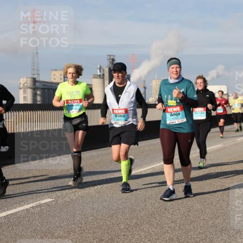 03.10.2025 - Köhlbrandbrückenlauf Lena Gebhardt http://msf.ph/oto/9092926 03.10.2025 10:08:33 Position 2 2342, 3293, 1700 meine-sportfotos.de