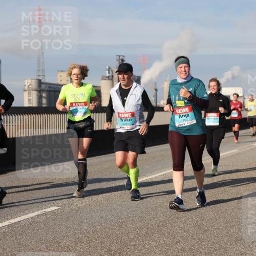 03.10.2025 - Köhlbrandbrückenlauf Lena Gebhardt http://msf.ph/oto/9092934 03.10.2025 10:08:33 Position 2 2342, 3293, 1700 meine-sportfotos.de