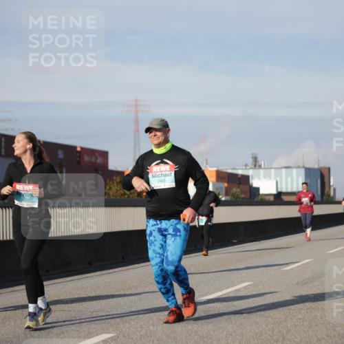 03.10.2025 - Köhlbrandbrückenlauf Jannik Wohlers http://msf.ph/oto/9092935 03.10.2025 10:11:54 Position 3 2463 meine-sportfotos.de