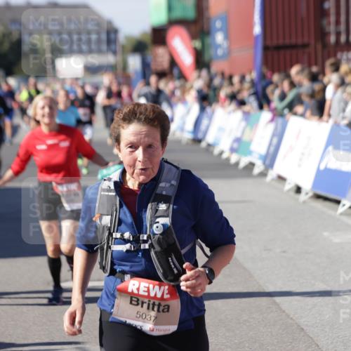 03.10.2025 - Köhlbrandbrückenlauf Jannik Wohlers http://msf.ph/oto/9092939 03.10.2025 13:20:07 Ziel 4402, 4433, 4565, 4721, 5037, 5175, 5328, 5456, 5481, 5656, 5657, 5658, 6589, 6649 meine-sportfotos.de