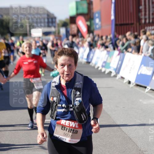 03.10.2025 - Köhlbrandbrückenlauf Jannik Wohlers http://msf.ph/oto/9092950 03.10.2025 13:20:07 Ziel 4402, 4433, 4565, 4721, 5037, 5175, 5328, 5456, 5481, 5656, 5657, 5658, 6589, 6649 meine-sportfotos.de