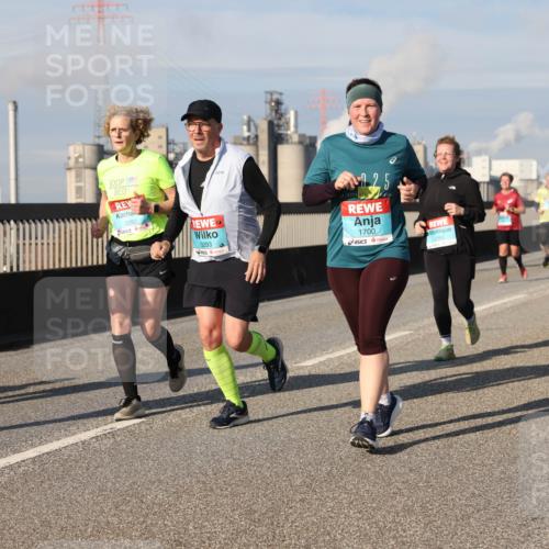 03.10.2025 - Köhlbrandbrückenlauf Lena Gebhardt http://msf.ph/oto/9092951 03.10.2025 10:08:33 Position 2 2342, 3292, 3293, 25, 1700 meine-sportfotos.de
