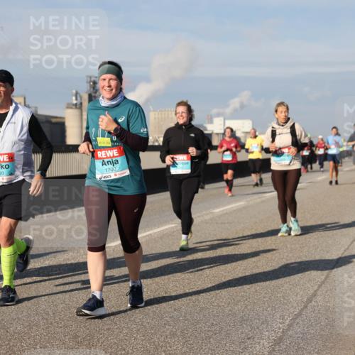 03.10.2025 - Köhlbrandbrückenlauf Lena Gebhardt http://msf.ph/oto/9092955 03.10.2025 10:08:34 Position 2 3292, 3293, 1700 meine-sportfotos.de