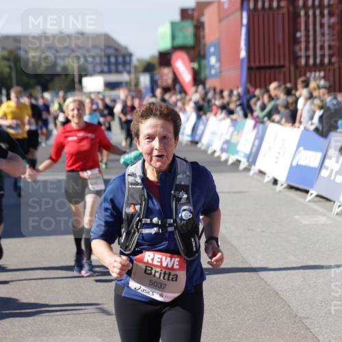 03.10.2025 - Köhlbrandbrückenlauf Jannik Wohlers http://msf.ph/oto/9092956 03.10.2025 13:20:07 Ziel 4402, 4433, 4565, 4721, 5037, 5175, 5328, 5456, 5481, 5656, 5657, 5658, 6589, 6649 meine-sportfotos.de