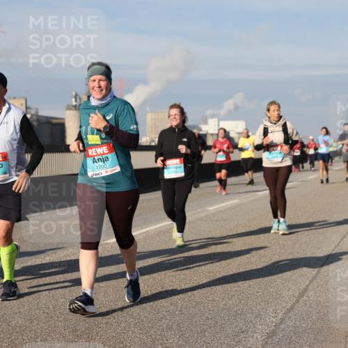 03.10.2025 - Köhlbrandbrückenlauf Lena Gebhardt http://msf.ph/oto/9092964 03.10.2025 10:08:34 Position 2 3292, 3293, 1700 meine-sportfotos.de