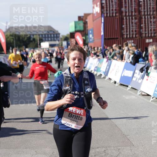 03.10.2025 - Köhlbrandbrückenlauf Jannik Wohlers http://msf.ph/oto/9092974 03.10.2025 13:20:07 Ziel 4402, 4433, 4565, 4721, 5037, 5175, 5328, 5456, 5481, 5656, 5657, 5658, 6589, 6649 meine-sportfotos.de