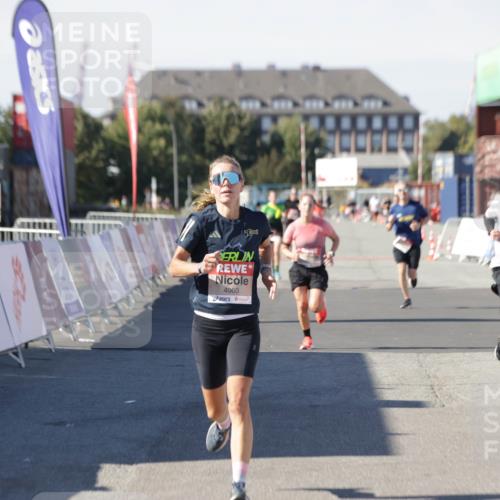 03.10.2025 - Köhlbrandbrückenlauf Jannik Wohlers http://msf.ph/oto/9092981 03.10.2025 12:54:31 Ziel 4023, 4060, 4106, 4209 meine-sportfotos.de