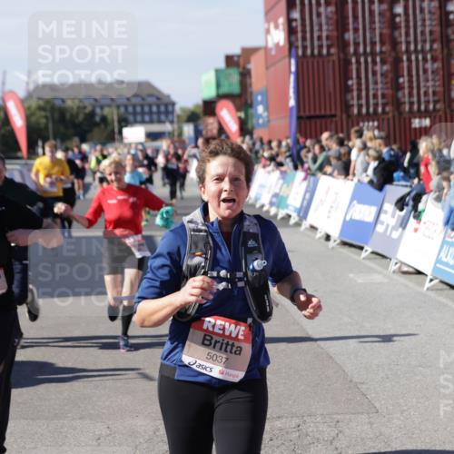 03.10.2025 - Köhlbrandbrückenlauf Jannik Wohlers http://msf.ph/oto/9092988 03.10.2025 13:20:07 Ziel 4402, 4433, 4565, 4721, 5037, 5175, 5328, 5456, 5481, 5656, 5657, 5658, 6589, 6649 meine-sportfotos.de