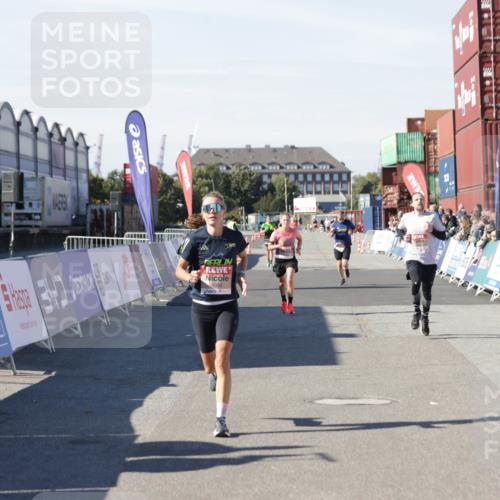 03.10.2025 - Köhlbrandbrückenlauf Jannik Wohlers http://msf.ph/oto/9092993 03.10.2025 12:54:32 Ziel 4023, 4060, 4106, 4209 meine-sportfotos.de