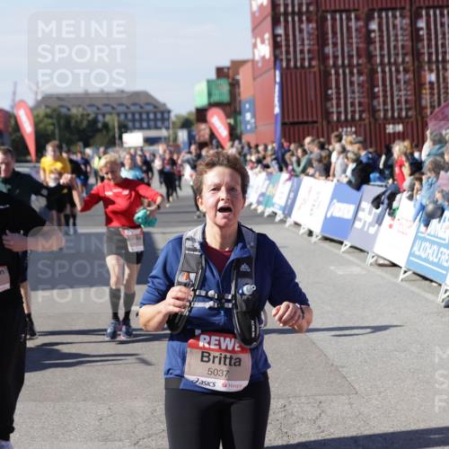 03.10.2025 - Köhlbrandbrückenlauf Jannik Wohlers http://msf.ph/oto/9093010 03.10.2025 13:20:07 Ziel 4402, 4433, 4565, 4721, 5037, 5175, 5328, 5456, 5481, 5656, 5657, 5658, 6589, 6649 meine-sportfotos.de