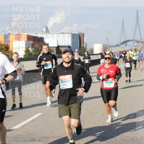 03.10.2025 - Köhlbrandbrückenlauf Jannik Wohlers http://msf.ph/oto/9093013 03.10.2025 10:00:19 Position 3 2750, 2345, 3310 meine-sportfotos.de