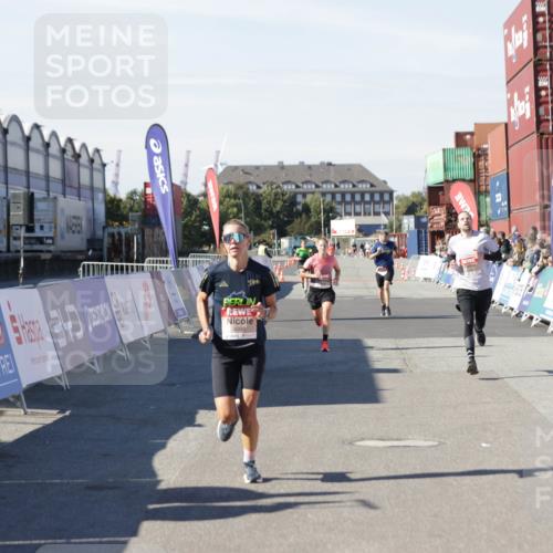03.10.2025 - Köhlbrandbrückenlauf Jannik Wohlers http://msf.ph/oto/9093016 03.10.2025 12:54:32 Ziel 4023, 4060, 4106, 4209 meine-sportfotos.de