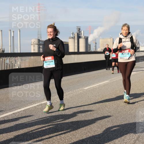 03.10.2025 - Köhlbrandbrückenlauf Lena Gebhardt http://msf.ph/oto/9093020 03.10.2025 10:08:35 Position 2 2385, 2058, 230 meine-sportfotos.de