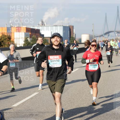 03.10.2025 - Köhlbrandbrückenlauf Jannik Wohlers http://msf.ph/oto/9093024 03.10.2025 10:00:19 Position 3 2750, 2345, 3310 meine-sportfotos.de