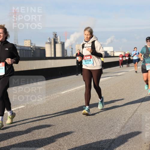 03.10.2025 - Köhlbrandbrückenlauf Lena Gebhardt http://msf.ph/oto/9093027 03.10.2025 10:08:35 Position 2 2385, 2058, 17 meine-sportfotos.de