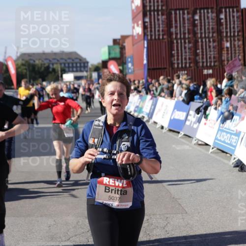 03.10.2025 - Köhlbrandbrückenlauf Jannik Wohlers http://msf.ph/oto/9093031 03.10.2025 13:20:07 Ziel 4402, 4433, 4565, 4721, 5037, 5175, 5328, 5456, 5481, 5656, 5657, 5658, 6589, 6649 meine-sportfotos.de