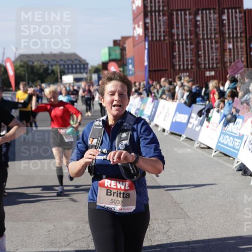 03.10.2025 - Köhlbrandbrückenlauf Jannik Wohlers http://msf.ph/oto/9093036 03.10.2025 13:20:07 Ziel 4402, 4433, 4565, 4721, 5037, 5175, 5328, 5456, 5481, 5656, 5657, 5658, 6589, 6649 meine-sportfotos.de