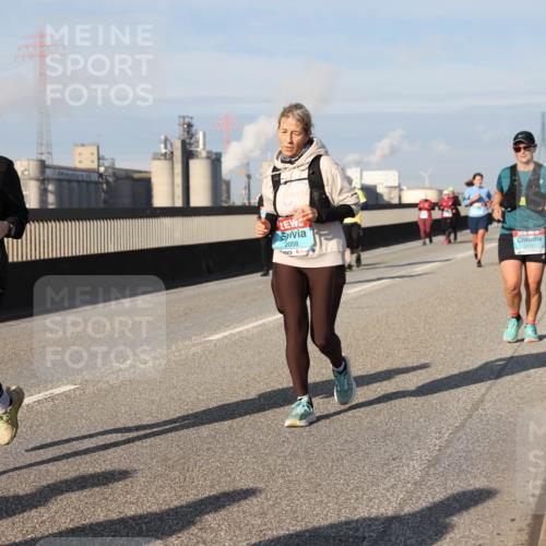 03.10.2025 - Köhlbrandbrückenlauf Lena Gebhardt http://msf.ph/oto/9093040 03.10.2025 10:08:36 Position 2 2385, 2058 meine-sportfotos.de