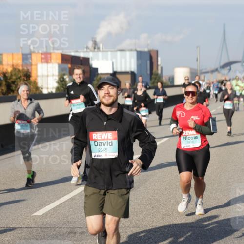03.10.2025 - Köhlbrandbrückenlauf Jannik Wohlers http://msf.ph/oto/9093043 03.10.2025 10:00:19 Position 3 2750, 2345, 3310 meine-sportfotos.de