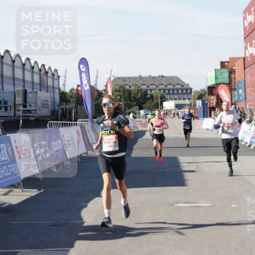 03.10.2025 - Köhlbrandbrückenlauf Jannik Wohlers http://msf.ph/oto/9093045 03.10.2025 12:54:32 Ziel 4023, 4060, 4106, 4209 meine-sportfotos.de