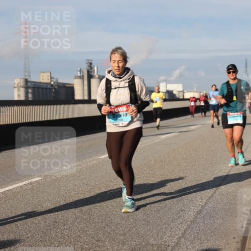 03.10.2025 - Köhlbrandbrückenlauf Lena Gebhardt http://msf.ph/oto/9093046 03.10.2025 10:08:36 Position 2 2058 meine-sportfotos.de